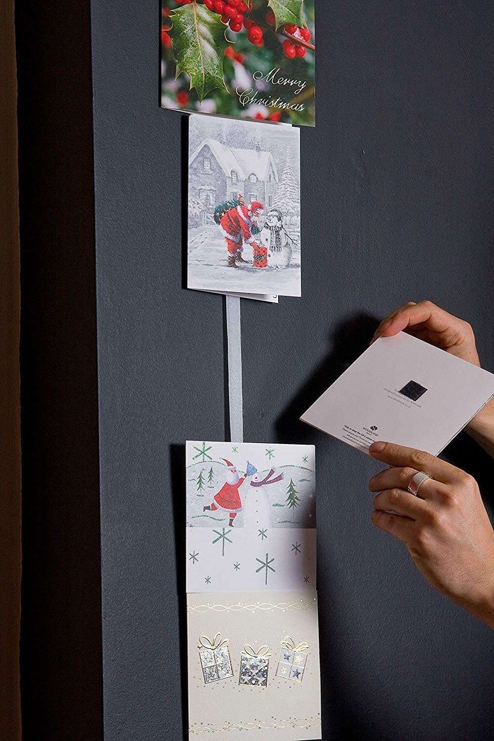 Hang Ups 2x Christmas Cards Display Kit Greeting Card Holder with Non Marking Wall-Mounted Mounting Strips Christmas Decorations Hanging Christmas Decorations Card