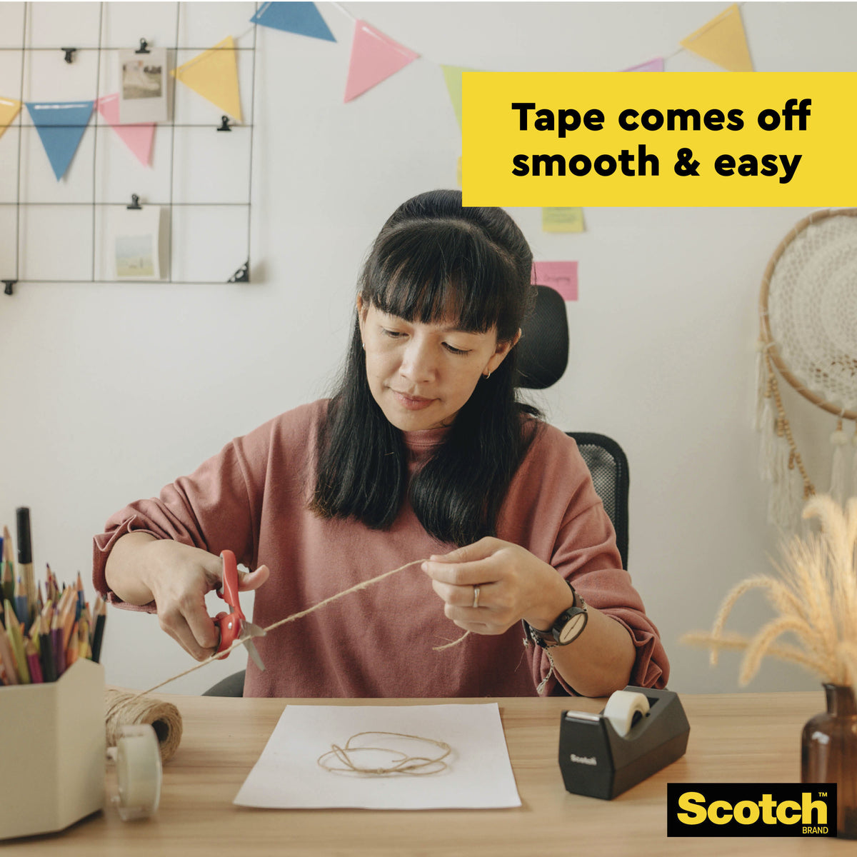 Scotch Desktop Tape Dispenser C38, Black + Scotch MagicTape, 19 mm x 33 m, 4 Rolls